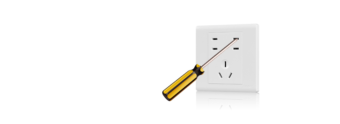 加強保護，防意外觸電 加強型保護門，插...