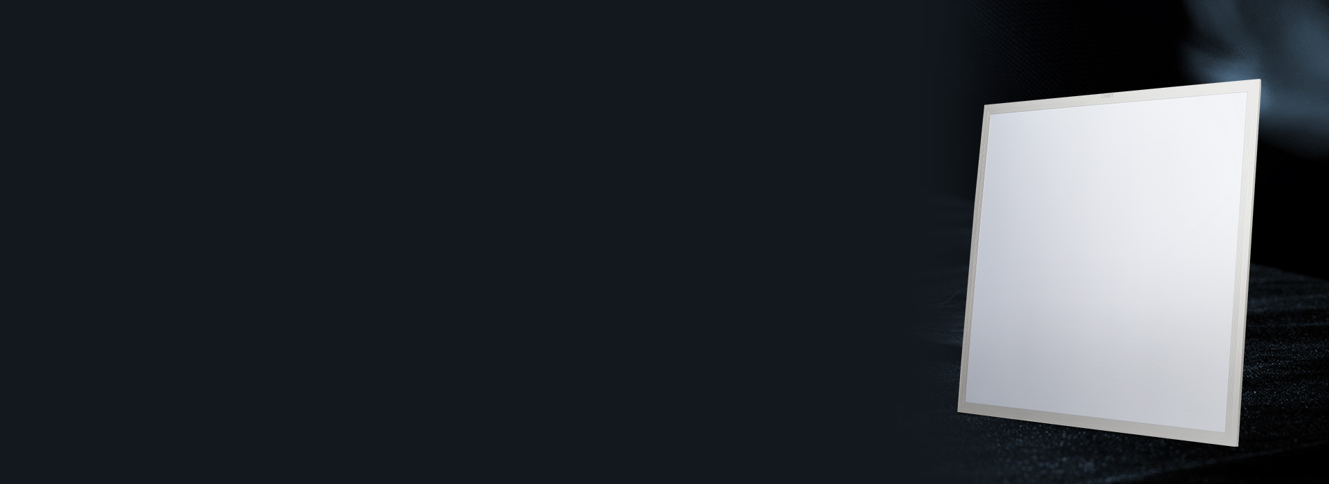 約30mm纖薄燈體 纖薄簡約，輕盈時尚...