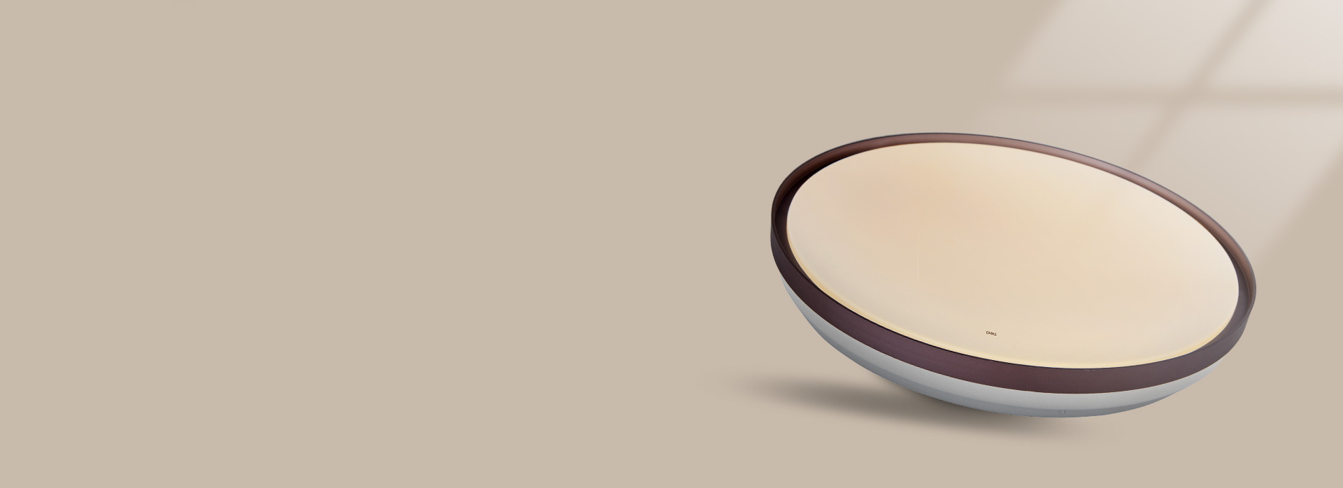 高透光面罩，光線均勻，舒適柔和 質(zhì)地輕...